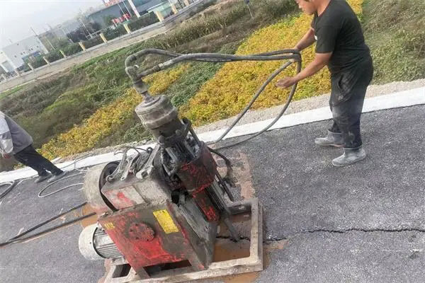 上街马路面下沉注浆加固
